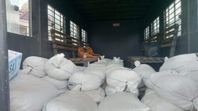 Delapan Tersangka Penyelundupan Pasir Timah Ilegal Ditangkap di Perairan Mentok