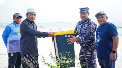 PT Timah Dukung Pengelolaan Pantai Batu Tunggal, Sumbang Peralatan Kebersihan untuk Pokdarwis Rambak