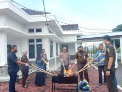 Kejari Bangka Barat Musnahkan Barang Bukti 35 Perkara, Termasuk Narkotika Senilai Rp2 Miliar