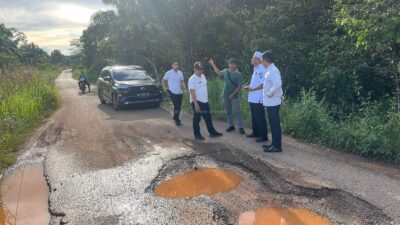 Blusukan ke Pedalaman Tempilang, Wabup Temukan Jalan Seperti Kubangan
