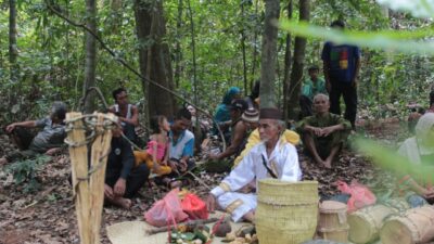 Taber Gunung di Pelangas: Jejak Harmoni Manusia, Alam, dan Doa yang Masih Terjaga