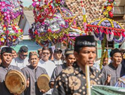 Khitanan Massal di Desa Ranggi Asam, Anak-anak Diarak Keliling Kampung Bareng Wabup Bangka Barat