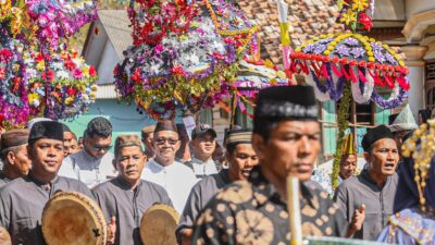 Khitanan Massal di Desa Ranggi Asam, Anak-anak Diarak Keliling Kampung Bareng Wabup Bangka Barat