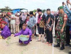 Tabur Laut di Batu Beriga: Tradisi Masyarakat Pesisir yang Sarat Rasa Syukur dan Doa