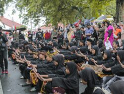 Ratusan Pesilat Meriahkan Karnaval Pembangunan HUT ke-80 RI di Bangka Barat