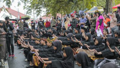 Ratusan Pesilat Meriahkan Karnaval Pembangunan HUT ke-80 RI di Bangka Barat