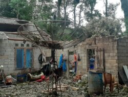 Angin Puting Beliung Melanda Desa Tumbak Petar, Belasan Rumah dan Satu Masjid Rusak