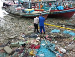 Geger! Sebuah Granat Ditemukan Warga di Pantai Limbung Mentok, Tim Gegana Turun Tangan