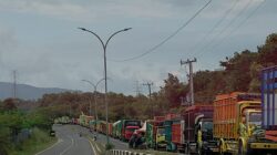 Truk Sumbu Tiga Mulai Dibatasi di H-7 Lebaran, Antrean Kendaraan Padati Pelabuhan Tanjung Kalian