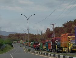 Truk Sumbu Tiga Mulai Dibatasi di H-7 Lebaran, Antrean Kendaraan Padati Pelabuhan Tanjung Kalian