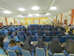 Kepsek Asyik Main HP Saat Pelantikan, Bupati Bangka Barat Buka Suara